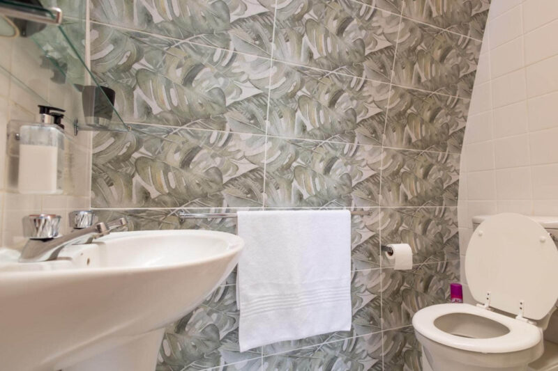 Deluxe Suite with Balcony 9B