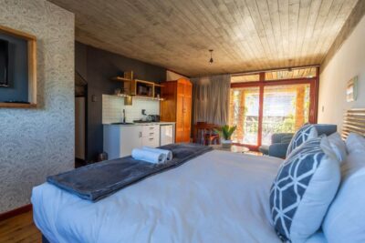 Modern Deluxe Bedroom 9A