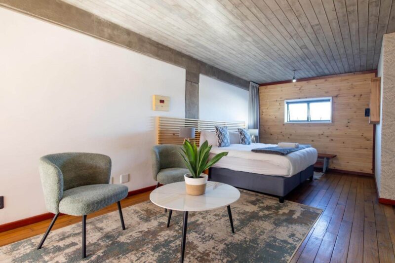 Modern Deluxe Bedroom 9A