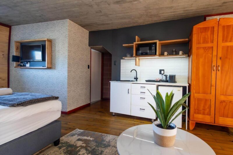 Modern Deluxe Bedroom 9A