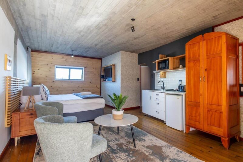 Modern Deluxe Bedroom 9A