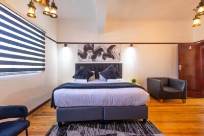 Superior King Room 4