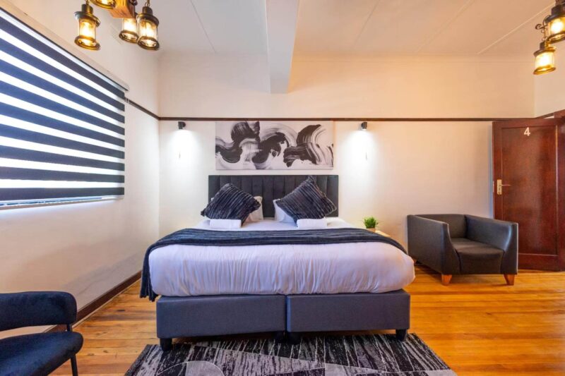 Superior King Room 4