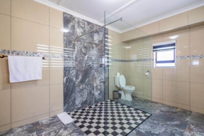 Superior King Room 4