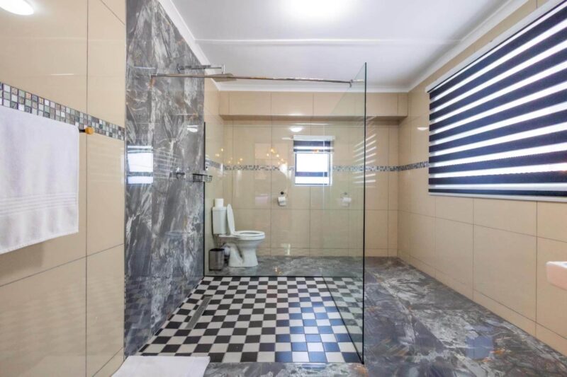 Superior King Room 4